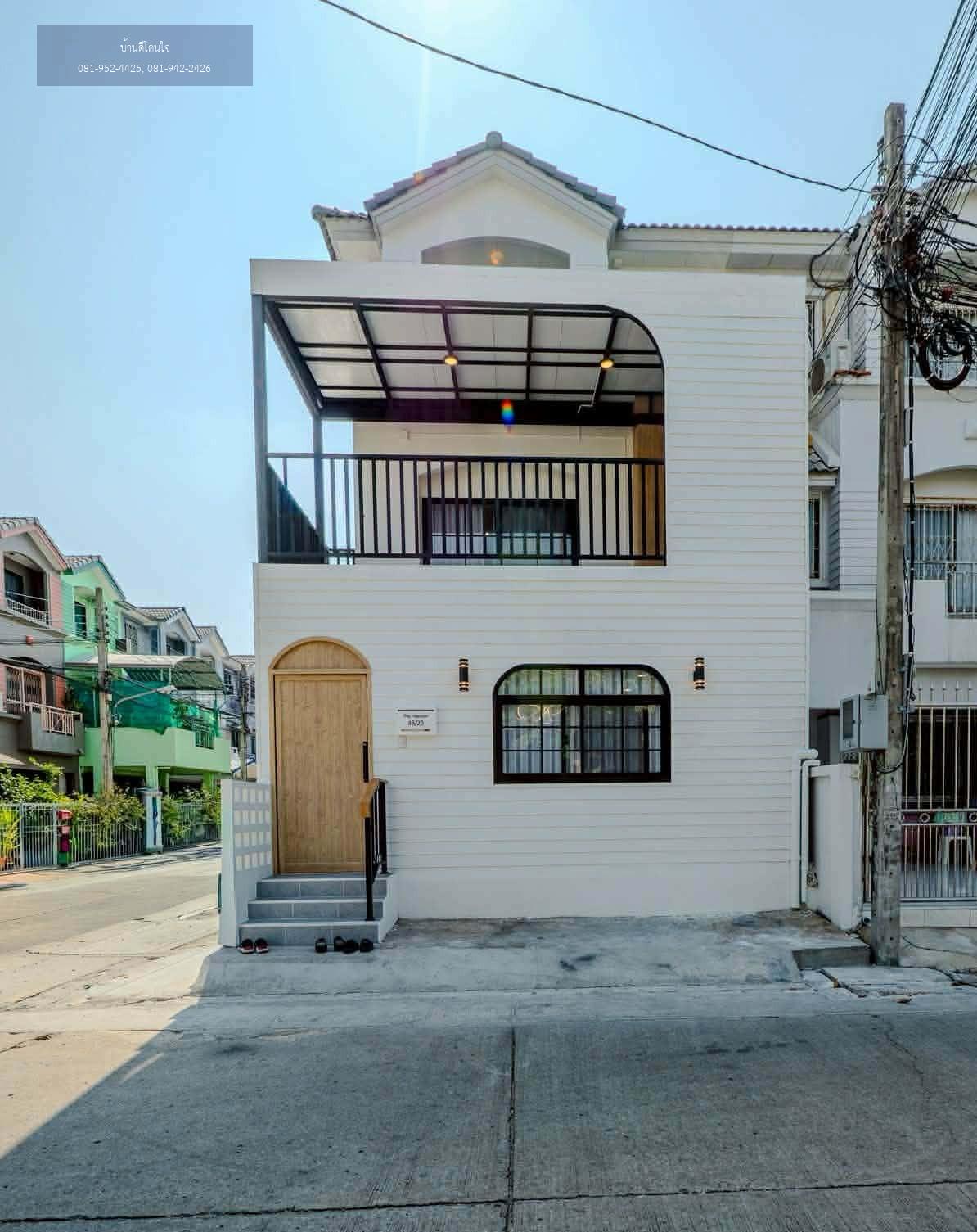 ขายทาวน์โฮม 3 ชั้น บ้านกลางเมือง พระราม 9 ซอย 43 (23.9 ตร.ว.) หลังมุม