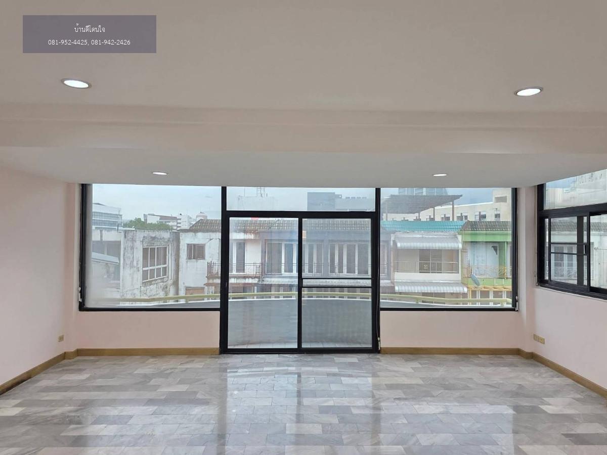ให้เช่าอาคารพาณิชย์ ทำ Office (6 ชั้น) ใกล้ ม.หอ การค้า