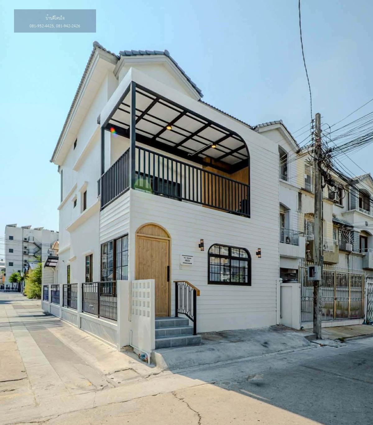 ขายทาวน์โฮม 3 ชั้น บ้านกลางเมือง พระราม 9 ซอย 43 (23.9 ตร.ว.) หลังมุม