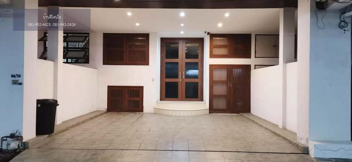 ให้เช่าทาวน์โฮม Lotus Point เอกมัย (31 ตร.ว.) 5 ชั้น 4 นอน 4 น้ำ 2จอด พร้อมอยู่