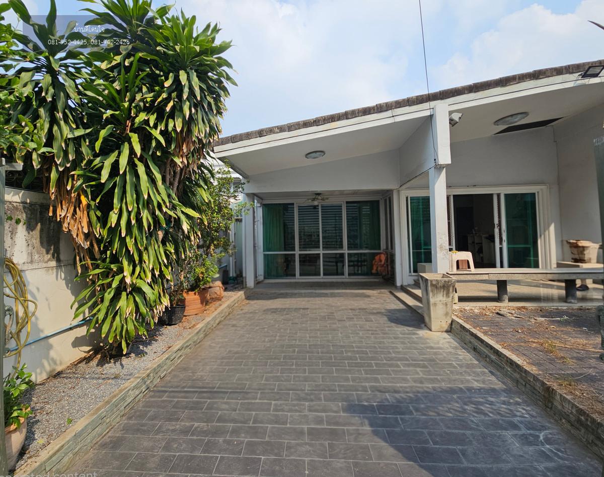 ขายที่ดินแถมบ้าน (64 ตร.ว.) ซอยรัชดานิเวศน์ 1/1  ใกล้ MRT ห้วยขวาง เพียง 1.7 กม.